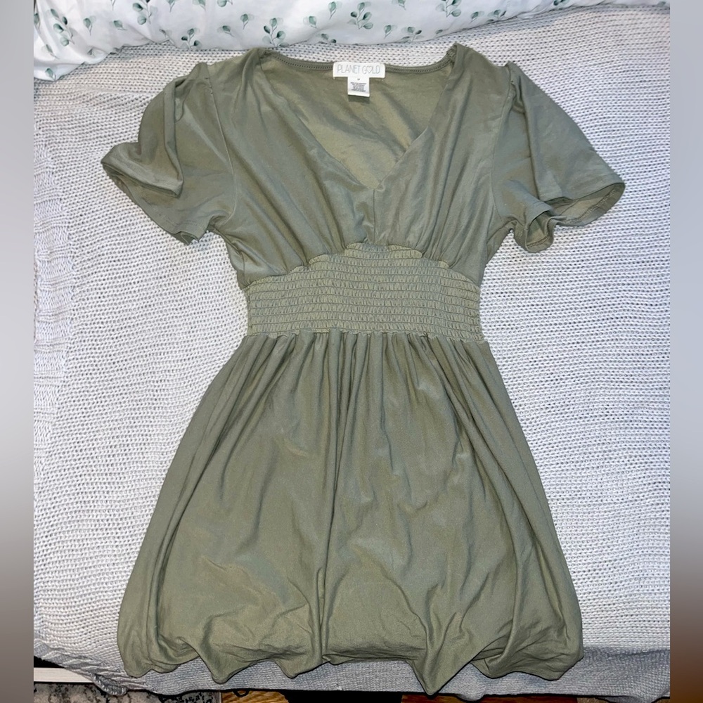 SUMMER DRESS 🫧 OLIVE GREEN 🫧 FLOWY
BRAND 🪩 Planet Gold